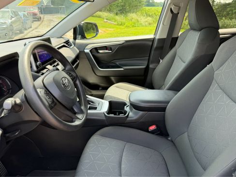 Used 2023 Toyota RAV4 XLE AWD/4WD image 13