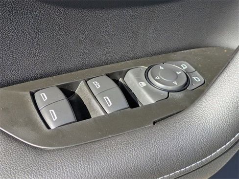 New 2026 Chevrolet Blazer LT image 9