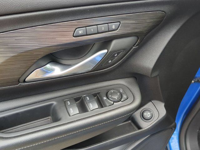 Used 2024 GMC Terrain SLT AWD/4WD image 18