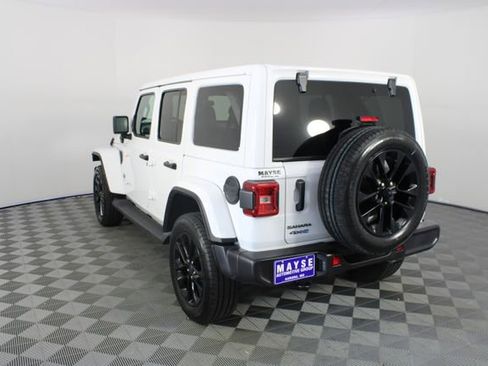 Used 2025 Jeep Wrangler Unlimited Sahara AWD/4WD image 21