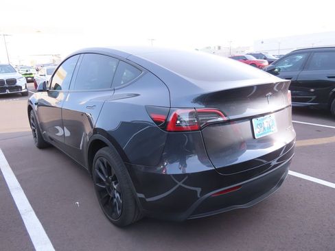 Used 2024 Tesla Model Y Long Range image 3