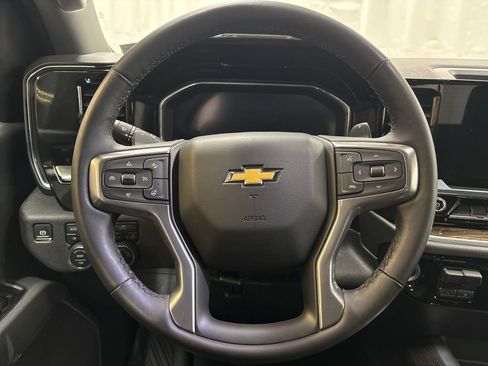 Used 2025 Chevrolet Silverado 1500 LT AWD/4WD image 14