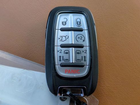 Used 2022 Chrysler Pacifica Pinnacle image 31