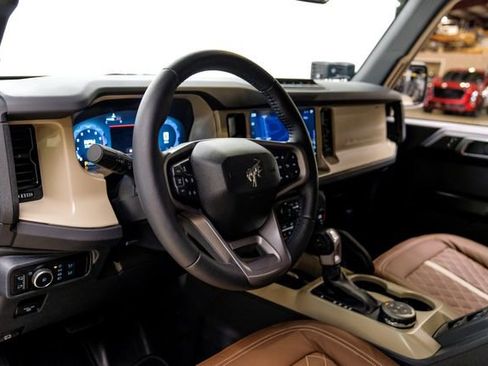 Used 2025 Ford Bronco Badlands image 14