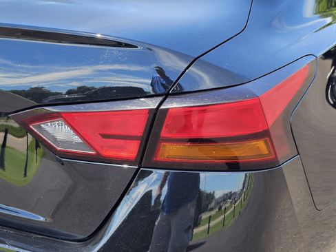 Used 2025 Nissan Altima 2.5 SV FWD image 9