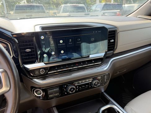 Used 2022 Chevrolet Silverado 1500 LTZ AWD/4WD image 19
