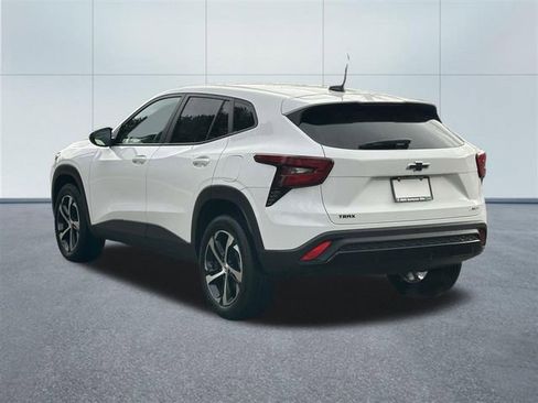 Used 2024 Chevrolet Trax RS w/ Driver Confidence Package image 8