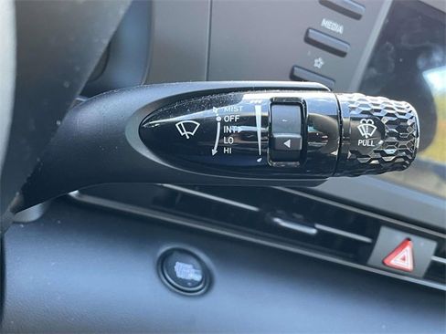 Certified 2025 Hyundai Elantra Sport image 17