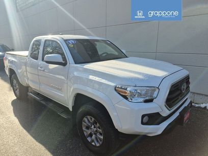 Used 2019 Toyota Tacoma SR5 w/ SR5 Appearance Package (SM)