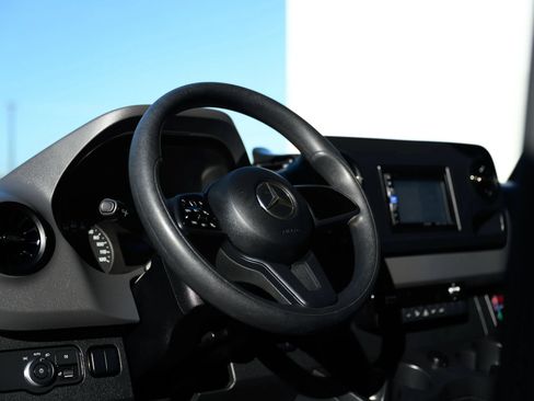 Used 2019 Mercedes-Benz Sprinter 170 image 61