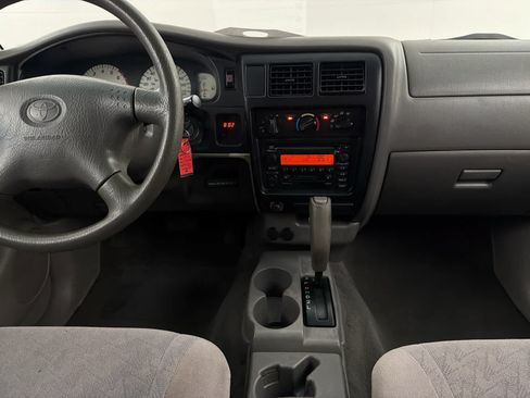 Used 2002 Toyota Tacoma PreRunner w/ SR5 Pkg w/ Chrome Pkg RWD image 17