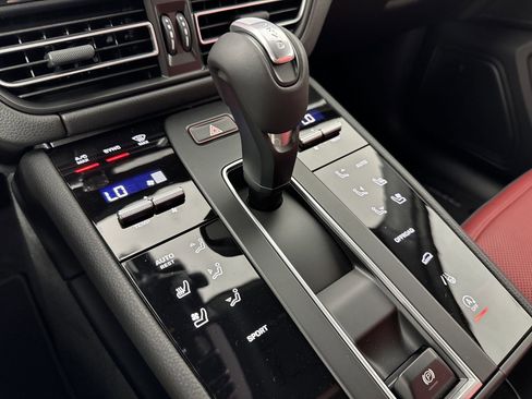 Certified 2025 Porsche Macan image 19