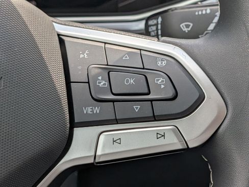 Used 2025 Volkswagen Taos SEL image 19