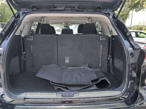 Used 2020 Toyota Highlander L FWD image 25