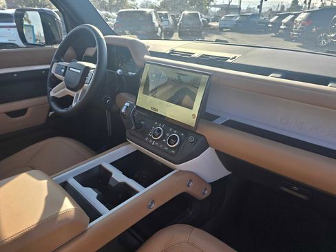 New 2026 Land Rover Defender 110 X-Dynamic SE image 12