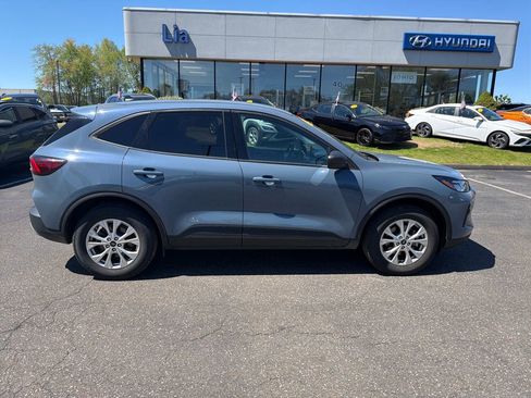 Used 2025 Ford Escape Active AWD/4WD image 2
