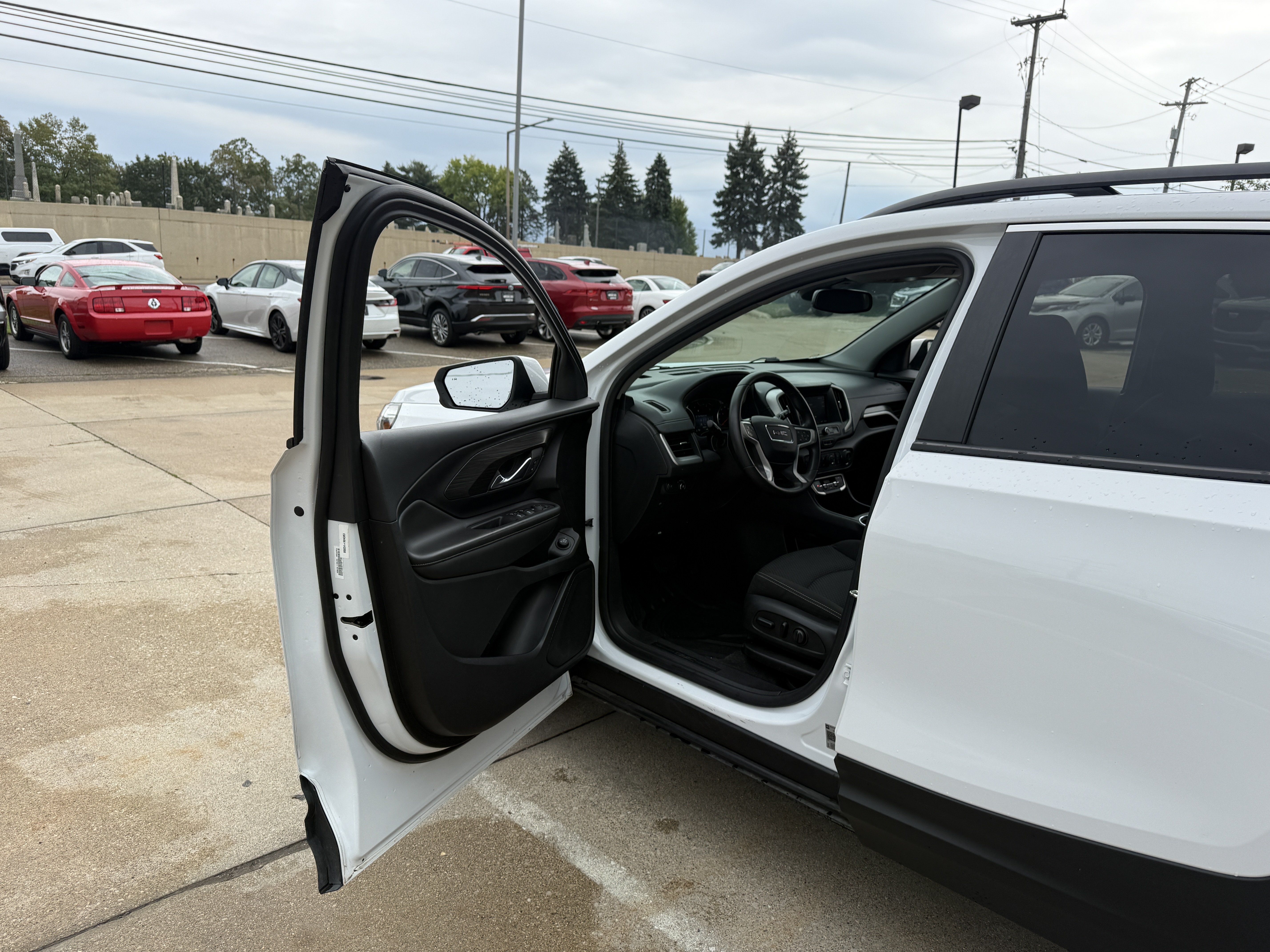 Used 2023 GMC Terrain SLE w/ Driver Convenience Package AWD/4WD image 8