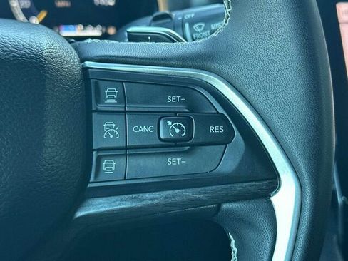 Used 2024 Jeep Grand Cherokee L Limited w/ Luxury Tech Group II image 31