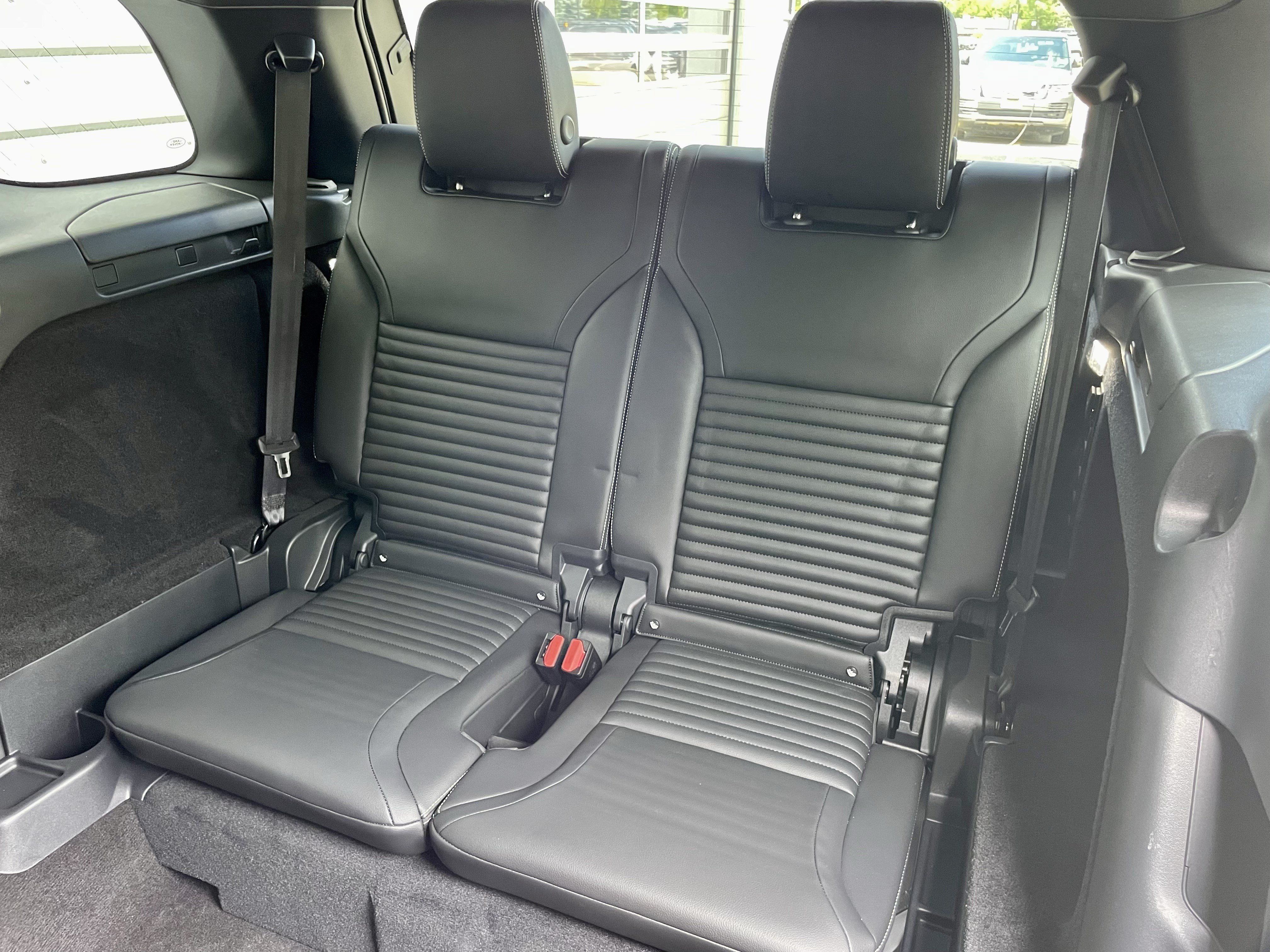 Certified 2025 Land Rover Discovery S AWD/4WD image 32