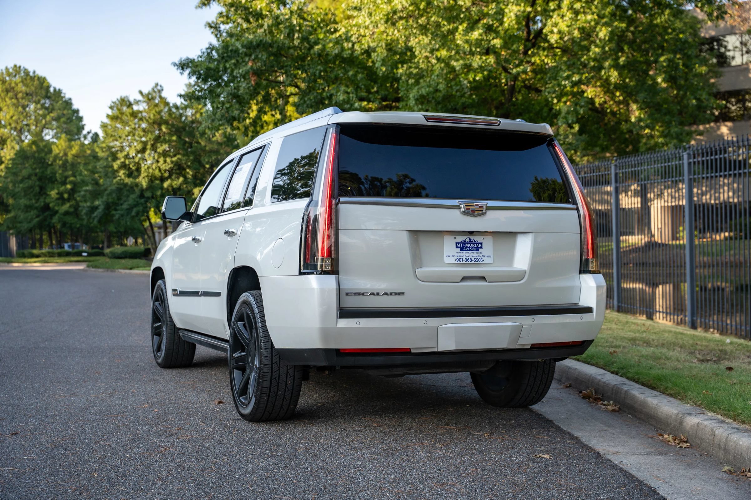 Used 2016 Cadillac Escalade Premium RWD image 7