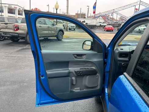 New 2025 Ford Maverick XLT w/ XLT Luxury Package image 18