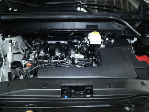 Certified 2025 Nissan Pathfinder SV FWD image 37