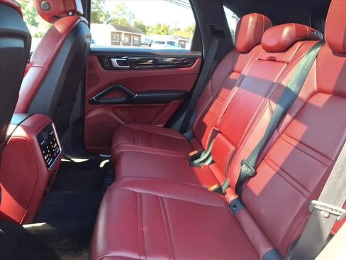 Used 2021 Porsche Cayenne S image 15
