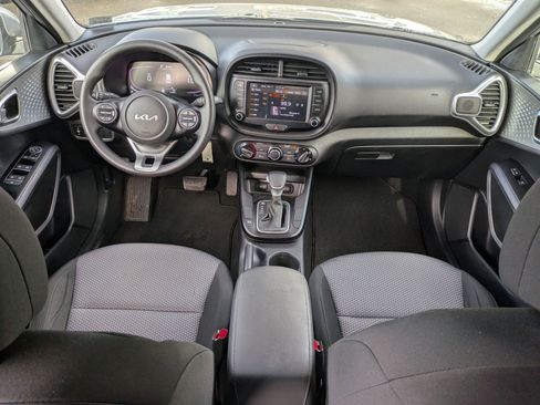 Used 2023 Kia Soul LX w/ LX Technology Package image 10