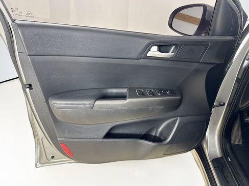 Used 2020 Kia Sportage LX FWD image 11