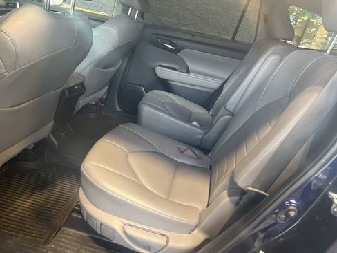 Used 2020 Toyota Highlander XLE image 6