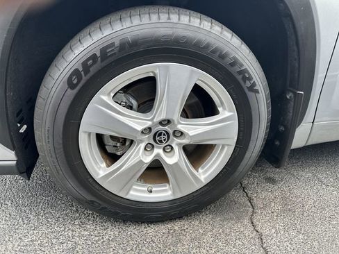 Used 2023 Toyota Highlander LE image 8