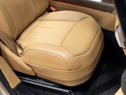 Used 2025 Land Rover Range Rover SE AWD/4WD image 24