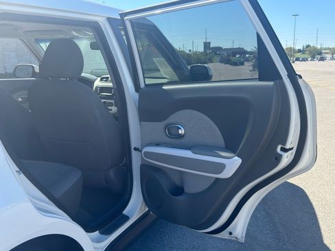 Used 2016 Kia Soul EV image 33