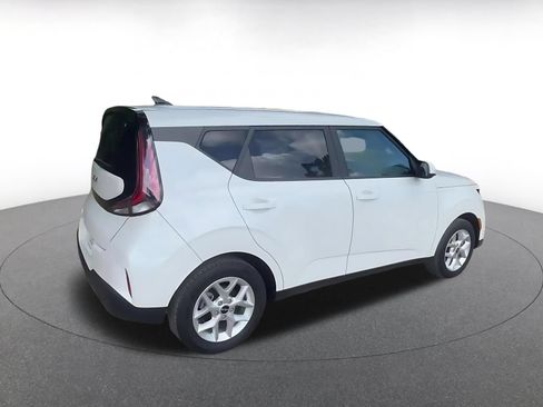 Used 2025 Kia Soul LX w/ LX Technology Package FWD image 14