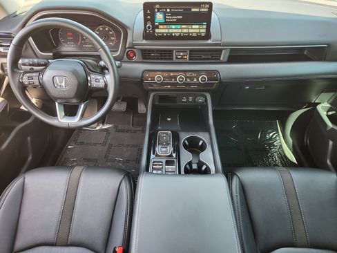 Used 2025 Honda Pilot EX-L image 24
