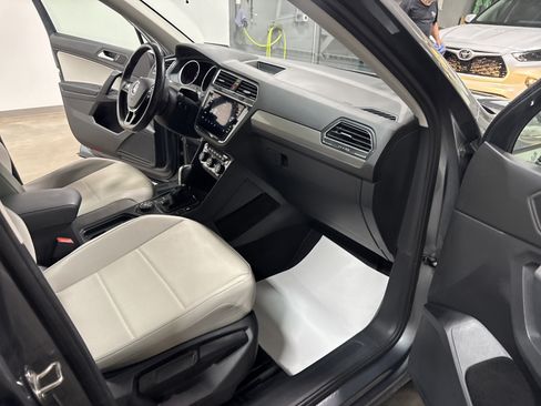 Used 2019 Volkswagen Tiguan SE w/ Panoramic Sunroof Package AWD/4WD image 39
