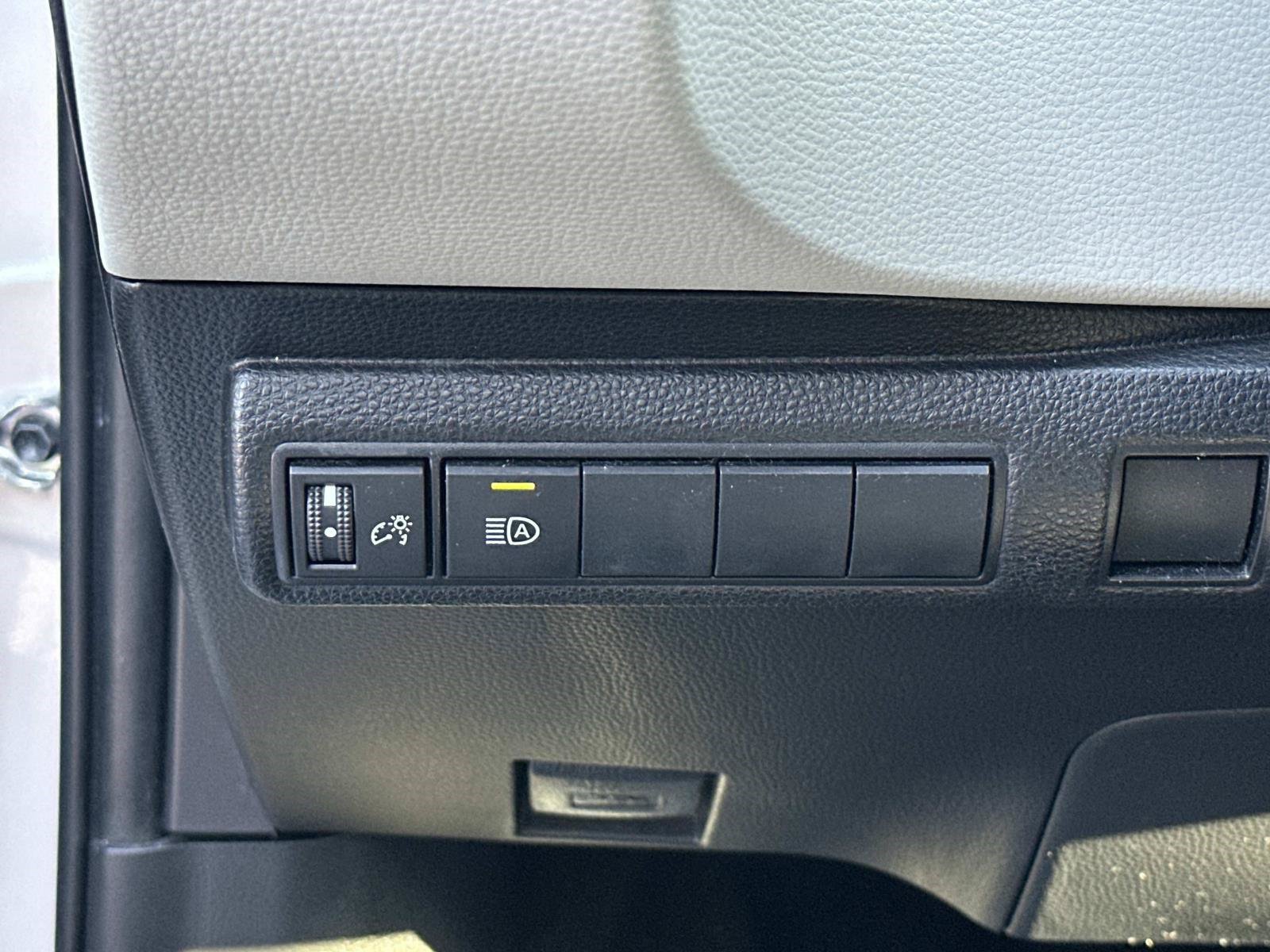 Used 2021 Toyota Corolla LE w/ LE Convenience Package FWD image 19