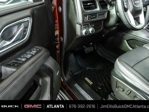 Used 2023 GMC Yukon XL SLT AWD/4WD image 15