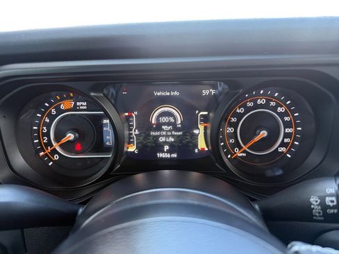 Used 2025 Jeep Wrangler Unlimited Rubicon AWD/4WD image 16