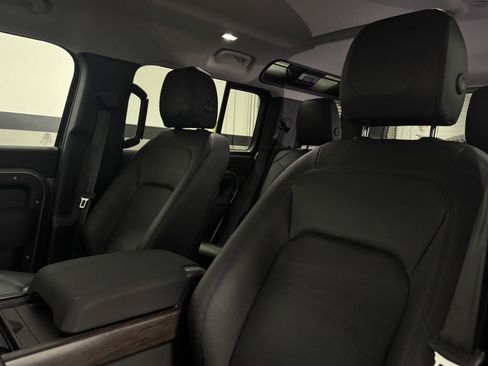 Used 2023 Land Rover Defender 110 S image 25