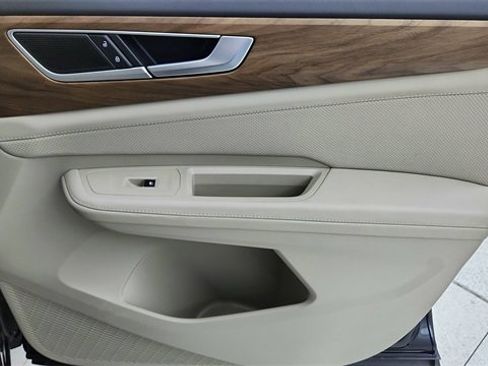 Used 2025 Volkswagen Atlas SE image 23