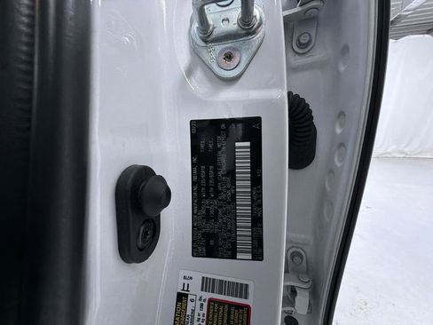 Used 2023 Toyota Highlander XLE AWD/4WD image 26