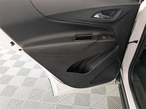 Used 2018 Chevrolet Equinox LT image 27
