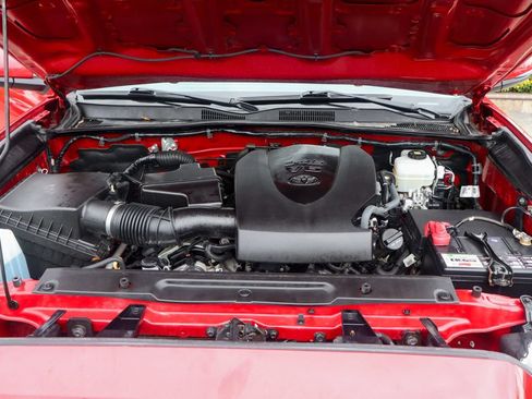 Used 2020 Toyota Tacoma TRD Off-Road w/ Technology Package AWD/4WD image 12