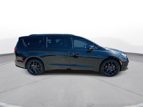Used 2023 Chrysler Pacifica Touring-L w/ S Appearance Package image 40