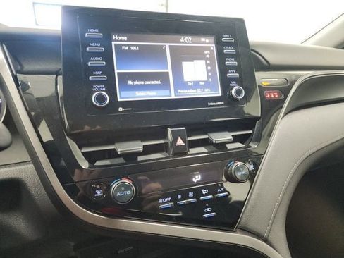 Used 2022 Toyota Camry LE image 29