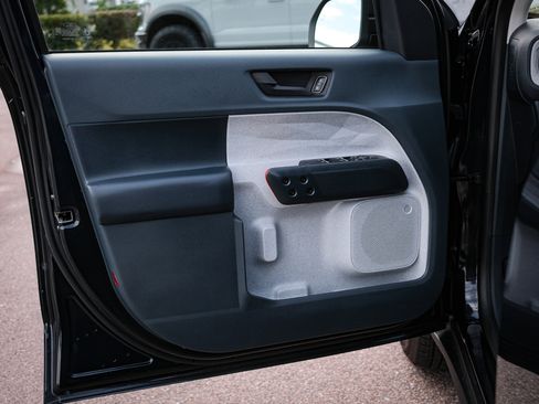 Used 2023 Ford Maverick XLT image 14