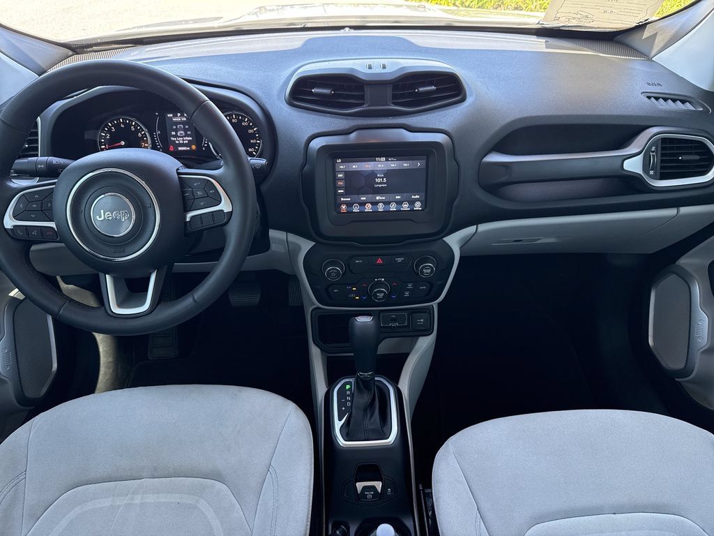 Used 2018 Jeep Renegade Latitude FWD image 13
