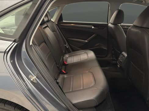 Used 2020 Volkswagen Passat 2.0T R-Line image 25