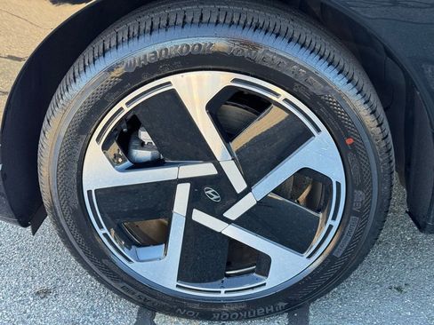 New 2026 Hyundai Ioniq 9 Calligraphy image 9
